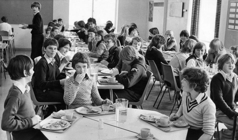 Pupils on Tyneside eating lunch