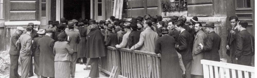 Foreign nationals residing in France queueing in front of the Paris Préfecture de Police 